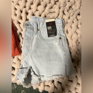 Women’s Levi’s 501 Jean shorts size 27- brand new with tags!!